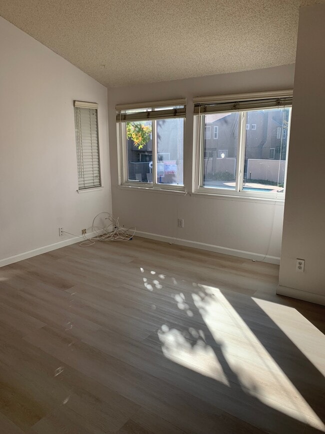 Photo - 3901 Clayton Rd Unidad Clayton