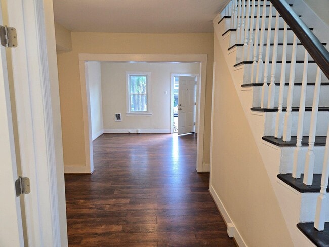 Photo - 24 E Pall Mall St