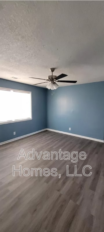 Photo - 744 N 70th St