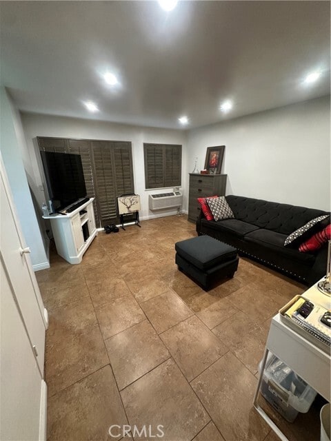 Photo - 635 N Bristol St