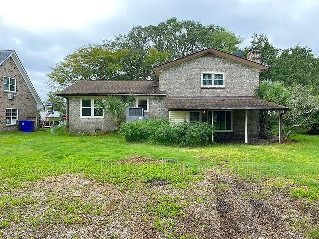 Building Photo - 1914 Capri Dr