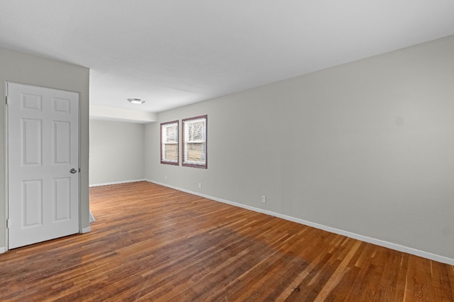 Photo - 205 Perthshire Rd