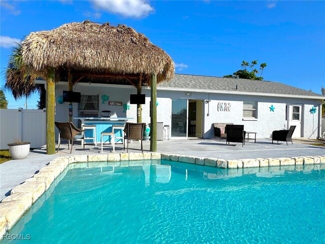 Photo - 242 Seminole Blvd NW