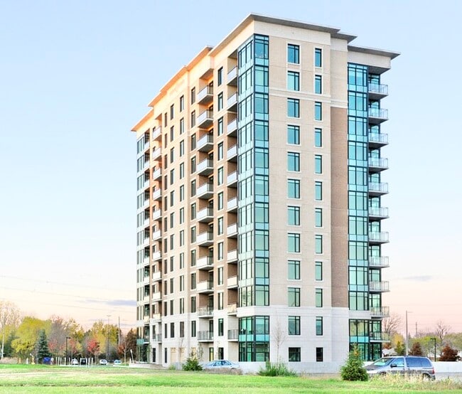 Building Photo - 2 BED - 2 BATH - OTTAWA - APARTMENT BUILDING Unit 1204