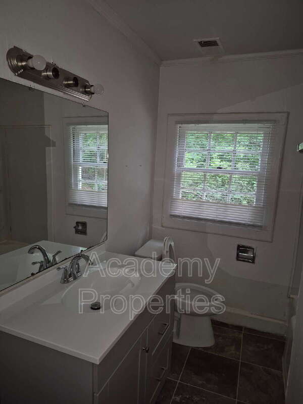 Photo - 106 Shields Rd