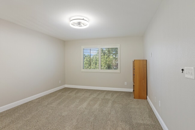 Área tipo loft disponible por $200 adicionales - 6687 Brook Falls Cir