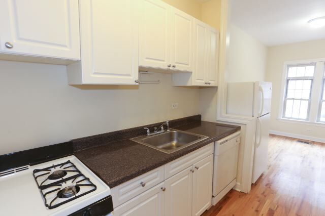 Photo - 627.5 W Barry Ave Unit S2