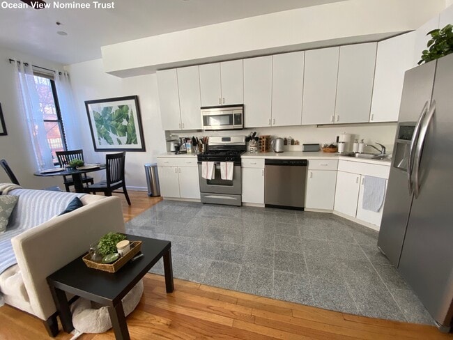 Building Photo - 240 Hanover St Unit 1