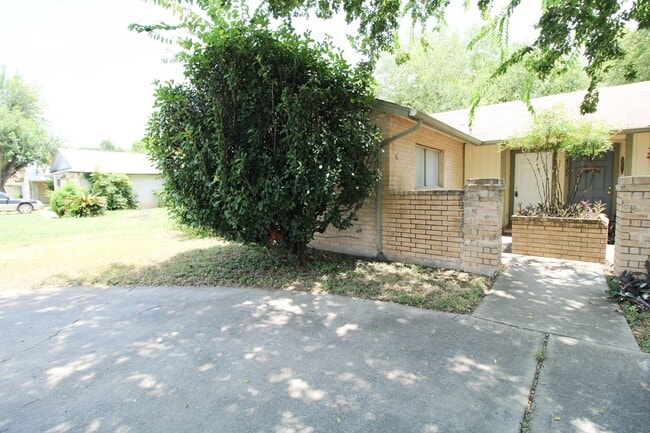 Photo - 4724 Oakfield Way