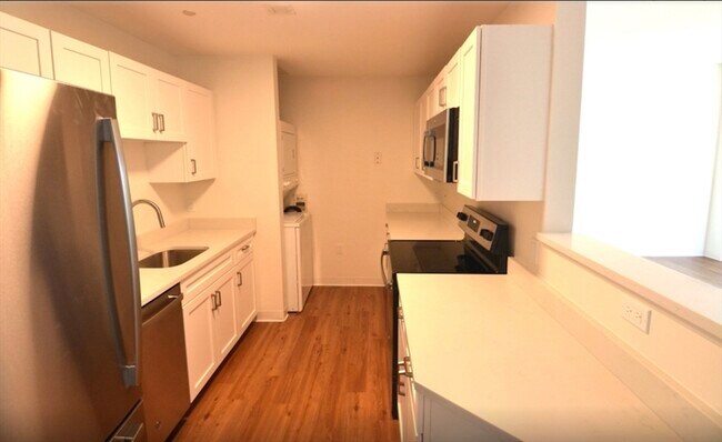 Photo - 75 Peterborough St Unit 114