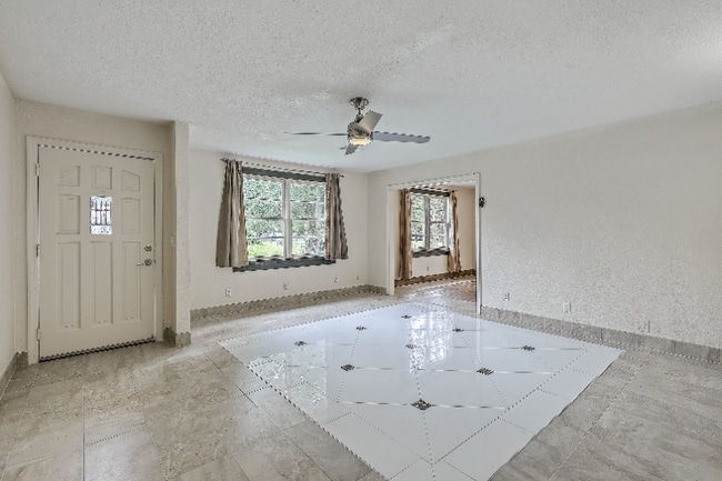 Photo - 761 Jordan St