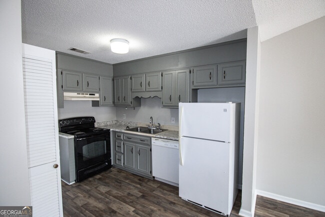 Photo - 140 Lanier Dr Unit 142