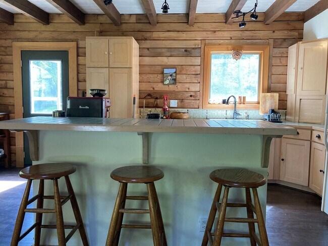 Photo - Pet-Friendly 3-Bedroom Home with Beach Access