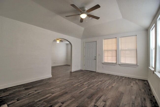 Photo - 1004 NE 19th St