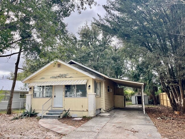 Building Photo - Cute 2BR/1BA Home w/Carport, Sun Room, Large Backyard, & Detached Utility Shed