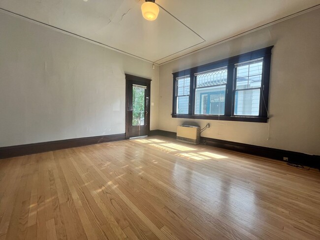 Photo - Large Renovated Studio in Unbeatable U District Location! Unit 07