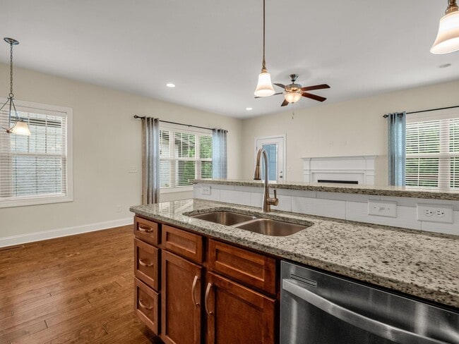 Photo - 19 Tudor Way