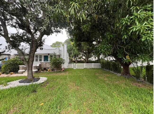 Southwest 1st Avenue, Hallandale Beach, FL 33009 - 3 BR 2 BA single-family home