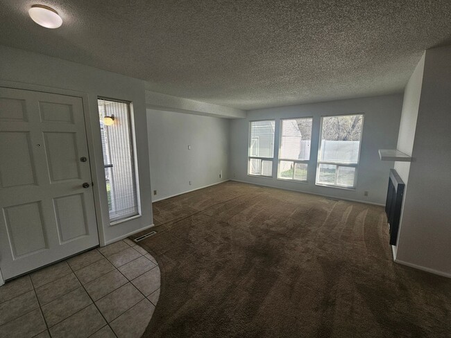 Photo - Great 3 Bed / 2 Bath Duplex in Millcreek