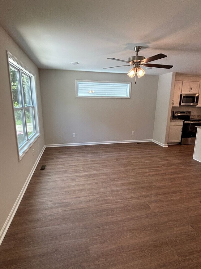 Photo - 839 Cumberland Dr