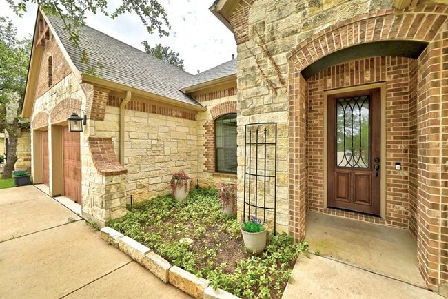 Photo - 1611 Rimstone Dr