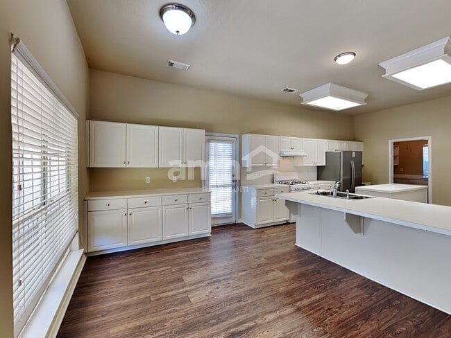 Photo - 13143 Mills River St