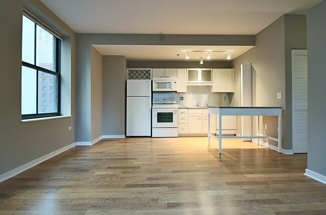 177 W Randolph St
