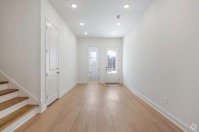 3BR, 3.5BA - 1715SF - Living Room