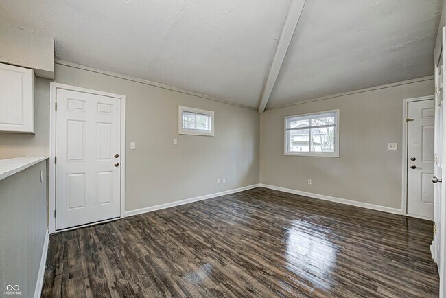Photo - 8467 Bluff Rd