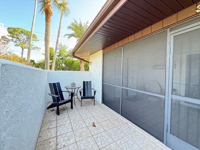 Photo - IMG Golf Course 2/2 Condo at Valencia Gard...