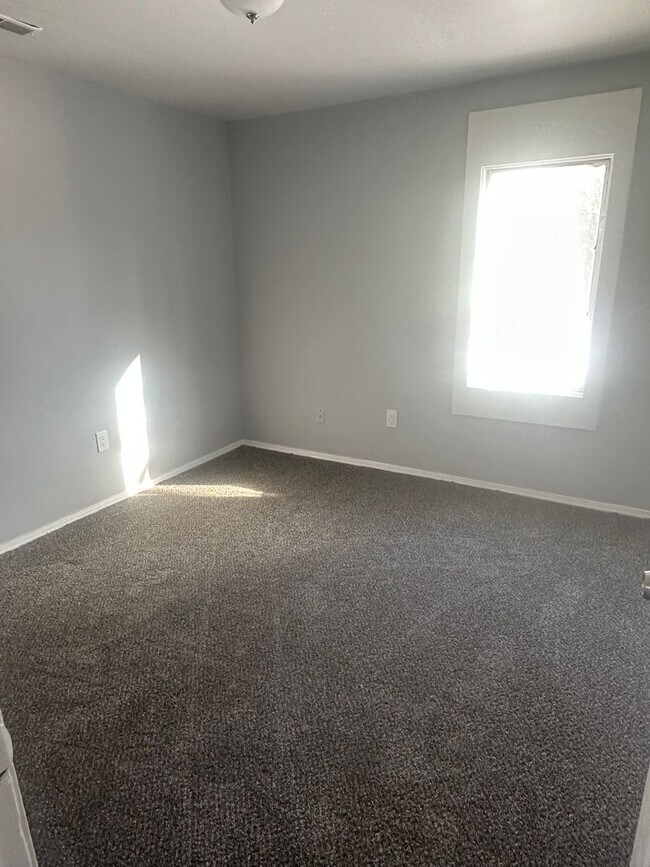 Photo - 2 Bedroom Apartments E. 43/Superior Rd. Unit 5