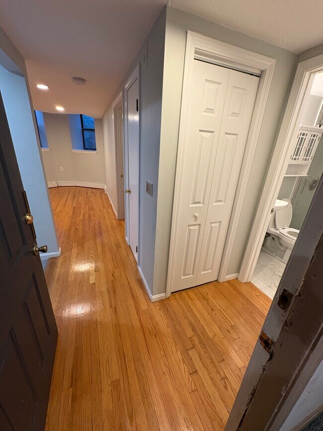 Images are representative samples of the advertised unit. Actual units shown during tours may differ - 36 Peterborough St Unit 12