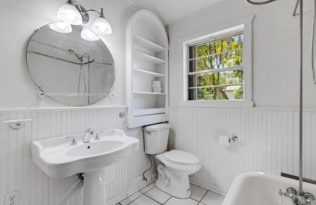 Photo - 1300 40th St