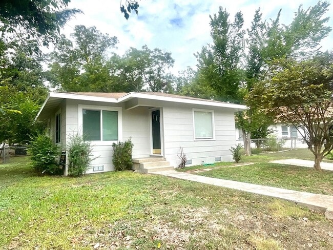 Building Photo - 1109 Davis St Rental