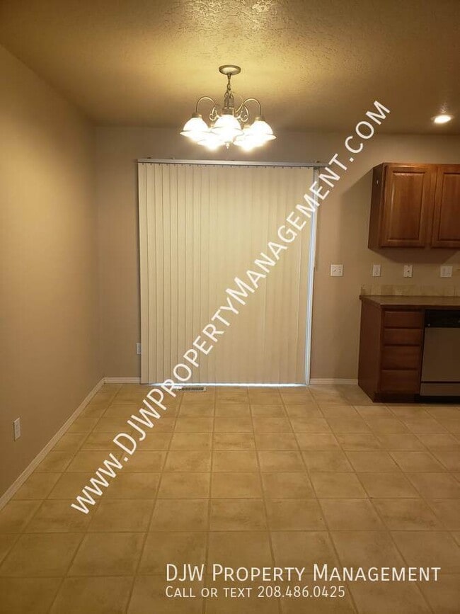 Photo - 1091 N Nichole Ave
