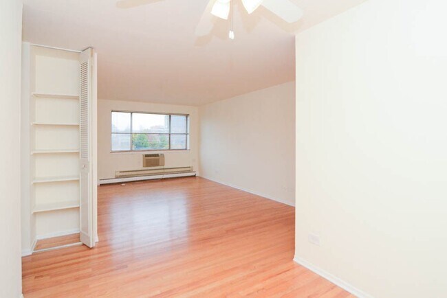 Photo - 665 W Wrightwood Ave Unit 214