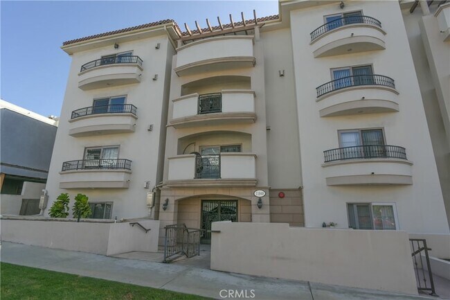 Photo - 11848 Kiowa Ave Unit 106
