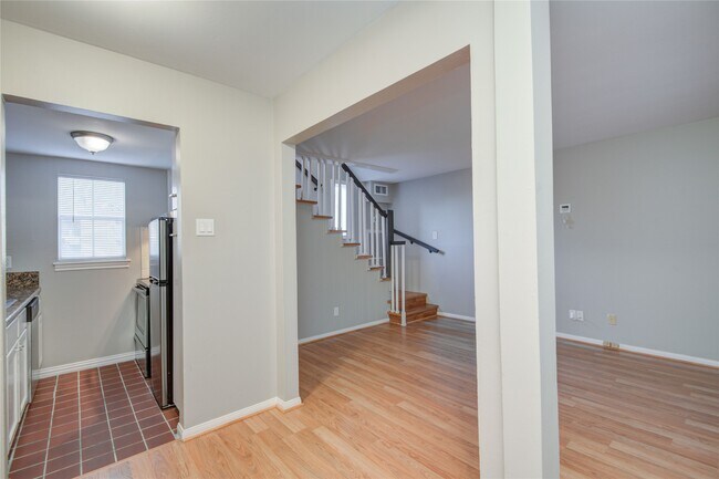 2225 Mimosa Dr Unit 4