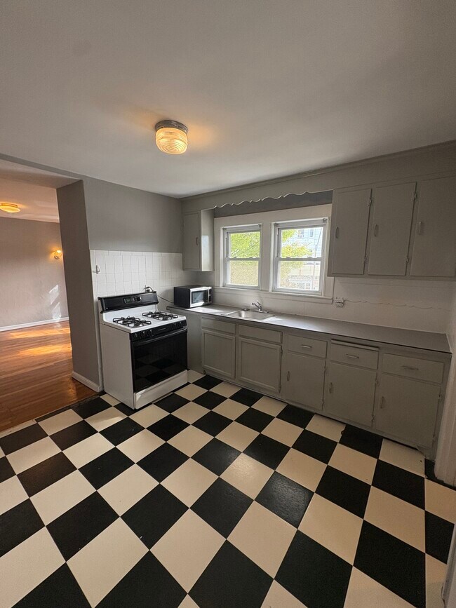 Photo - 879 Broadway Unit 2