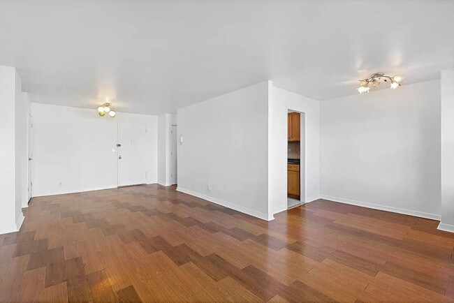 Building Photo - 2650 Ocean Pkwy Rental