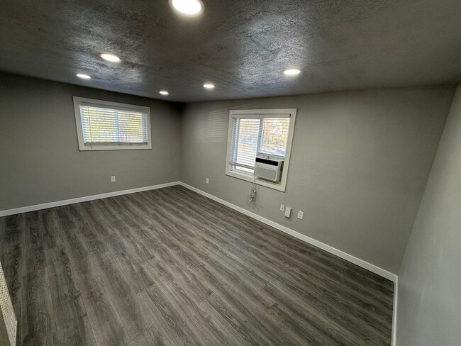 Photo - Holladay One Bedroom; 700 sq ft; Remodeled Unidad 4