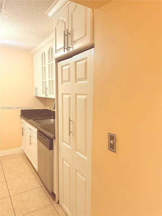 Photo - 8200 SW 210th St Unidad 311