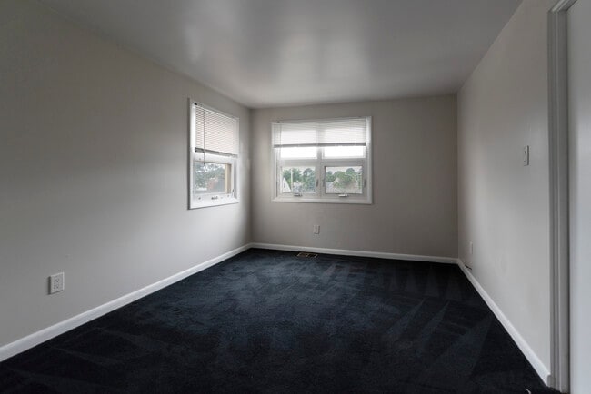 Building Photo - 18 N New St Unit 18 N. New St 2nd FL Apt
