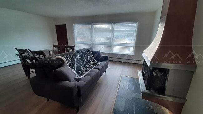 Building Photo - 933 W 20th Ave Unit B