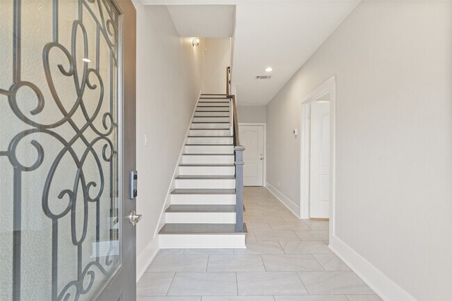 Photo - 2020 McGowen St Unit 20