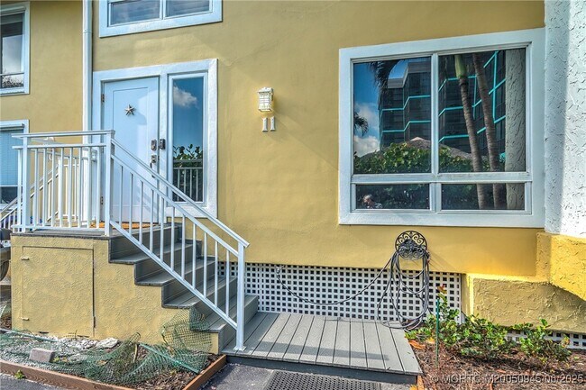 Photo - 245 NE MacArthur Blvd Unit 11