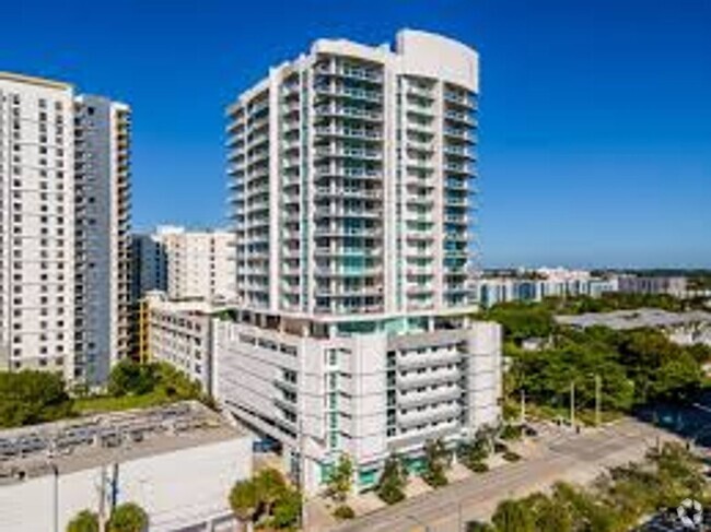 Building Photo - Stunning Condo for Rent in Downtown Fort L...