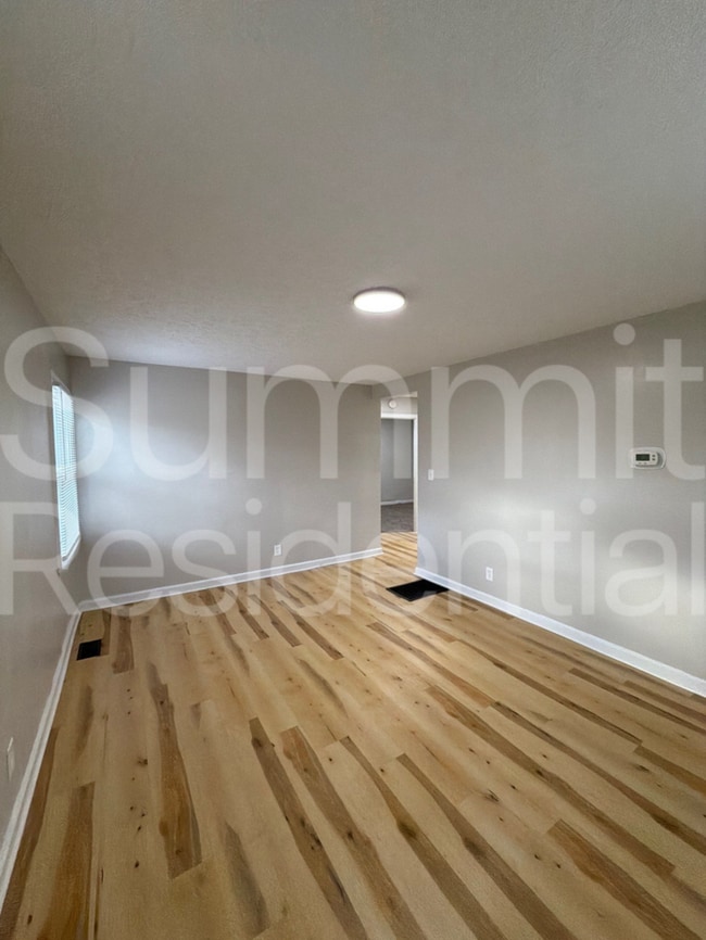 Photo - 3005 Linwood Ave