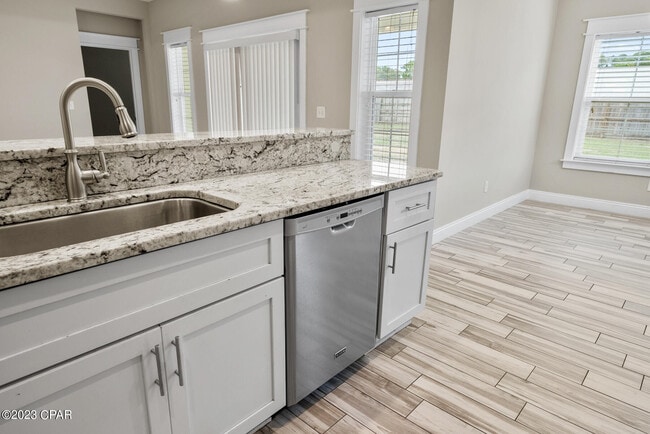 Photo - 305 Evergreen St