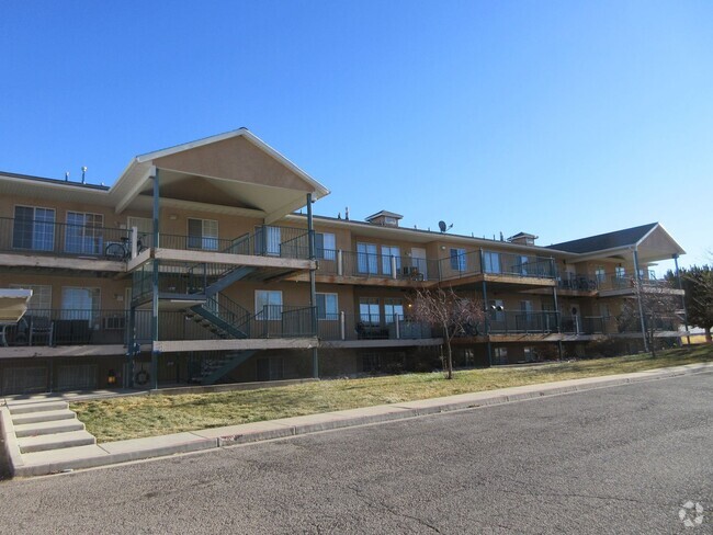 Building Photo - 3 Bedroom - 2 bath Condo in Cedar Cove